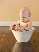 看新手爸媽如何取悅一歲寶寶